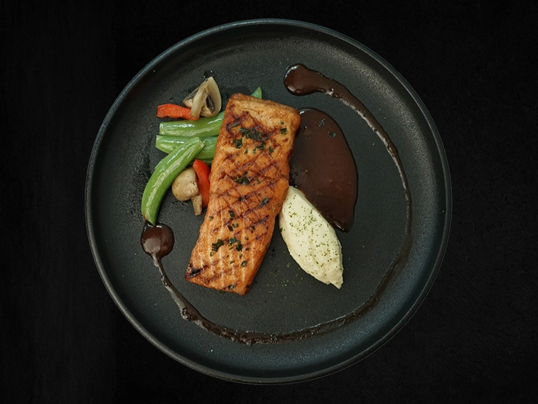 SALMON STEAК