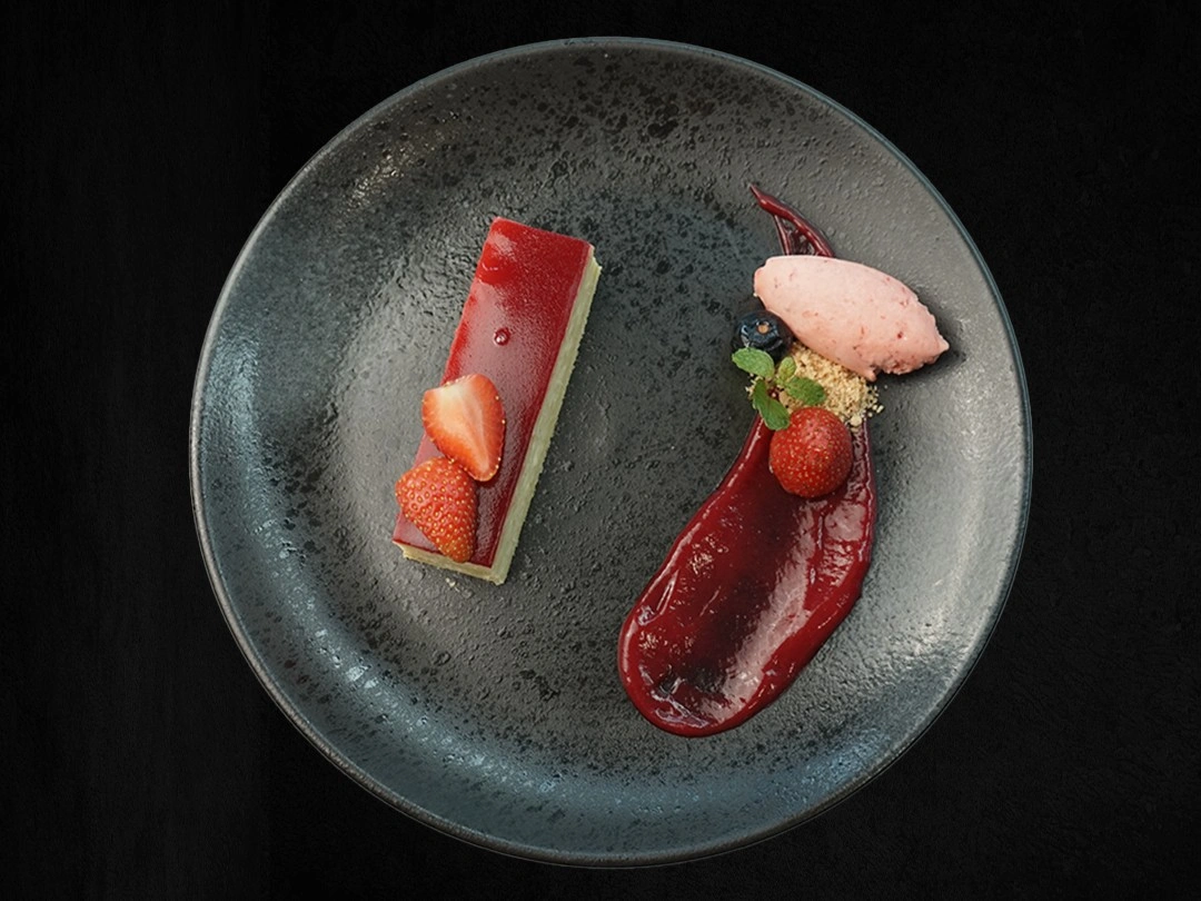 RASPBERRY CHESSEE CAKE